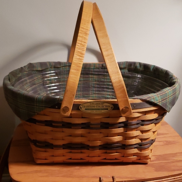 1996 Longaberger Traditions Community Basket - Picture 1 of 4